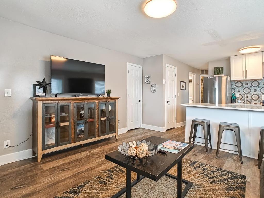 Heart Of Westport 1Br Villa Kansas City Exteriör bild
