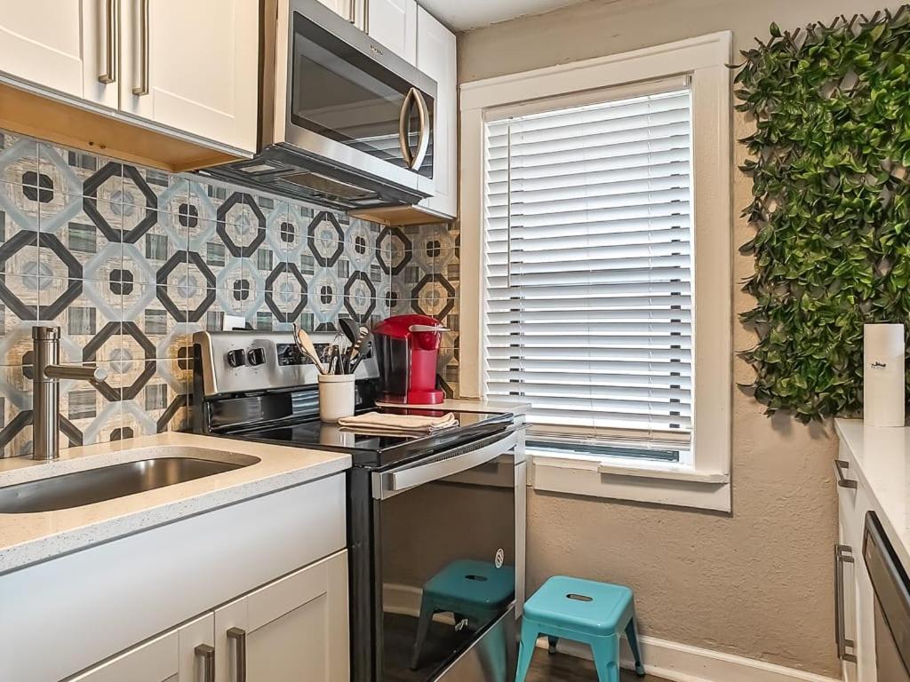 Heart Of Westport 1Br Villa Kansas City Exteriör bild