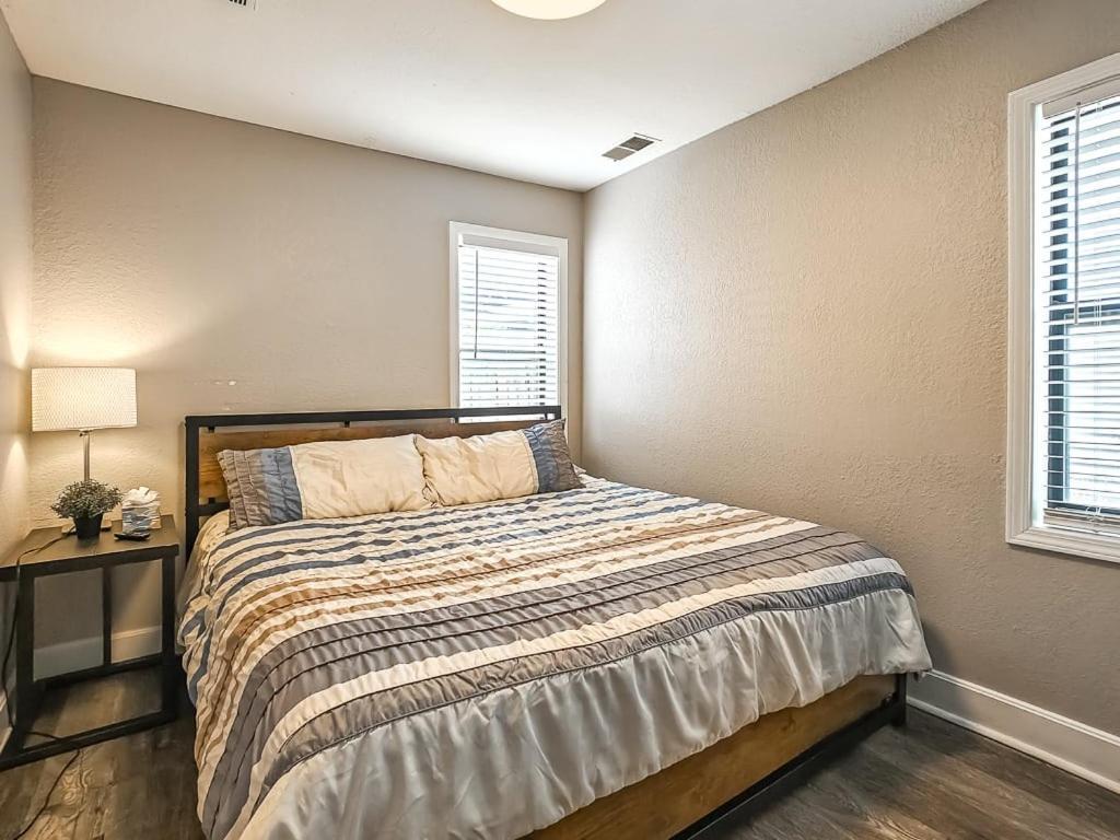 Heart Of Westport 1Br Villa Kansas City Exteriör bild